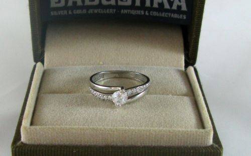 SALE!!! Elegant 9 Carat White Gold Cluster Ring with CZ Crystals. Certified.