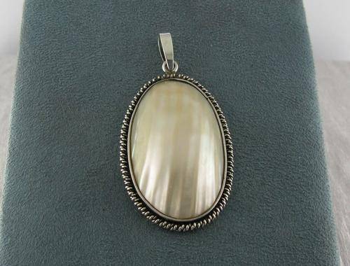 Vintage Big & Beautiful Mabe Pearl in 925 Silver Frame