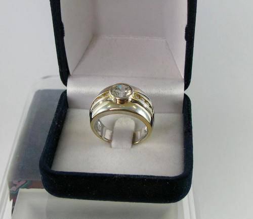 Bulky Heavy Vintage 925 Sterling Silver Ring with Cubic Zirconia.