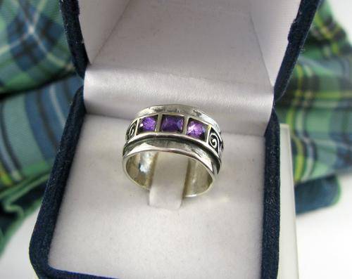 Beautiful Heavy 925 Sterling Silver Cluster Ring with Amethyst Stones. Hallmarked.