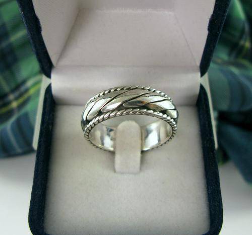Vintage Heavy 925 Sterling Silver Ring with Rotating Central Part. Men's Size.