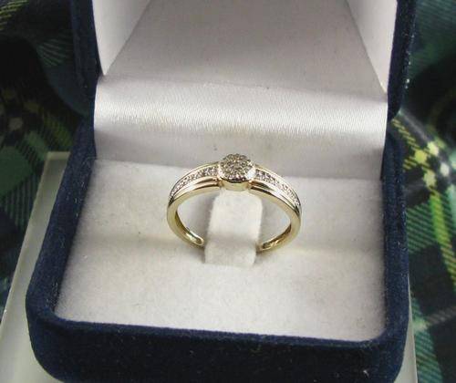 Unusual 9 Carat Gold Vintage Cluster Ring with Natural Diamonds.