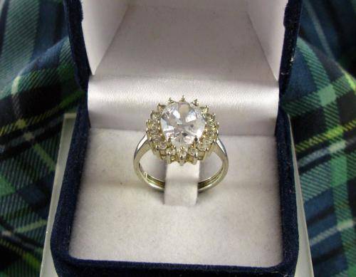 Classic Vintage 925 Sterling Silver Cluster Ring with CZ Diamonds.