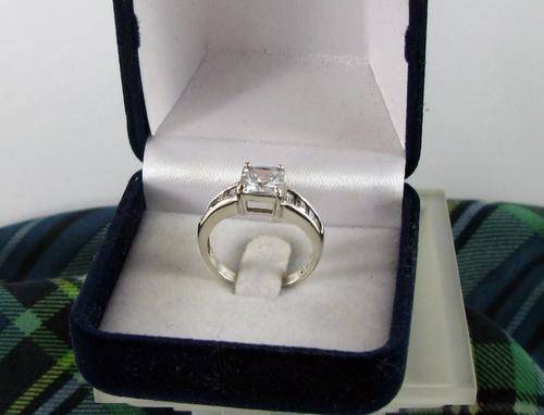 Beautiful Vintage 925 Silver Wedding Cluster Ring with Princess Cut CZ.