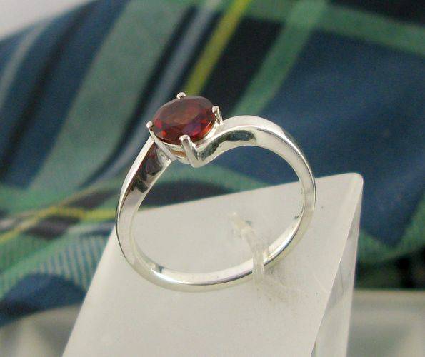 Classic Vintage 925 Sterling Silver Solitaire Ring with Ruby.