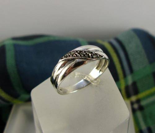 Pretty Vintage 925 Silver Marcasite Ring.
