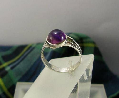 Old Vintage Silver 925 ring with Natural Cabochon amethyst.