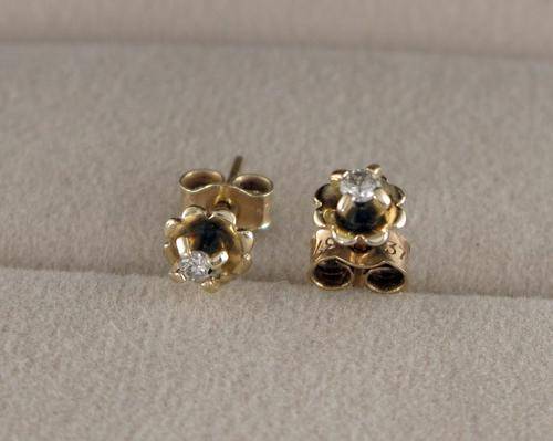Pretty Vintage 9 Carat Stud Earrings with Natural Diamonds. 100 % Authentic Warranty.