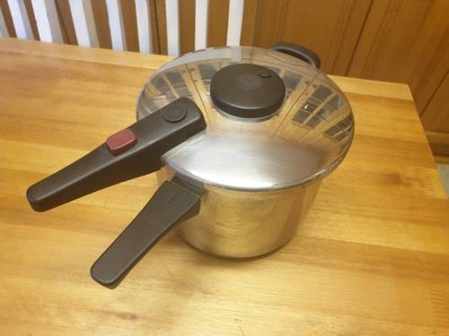 AMC 8 Lt pressure cooker