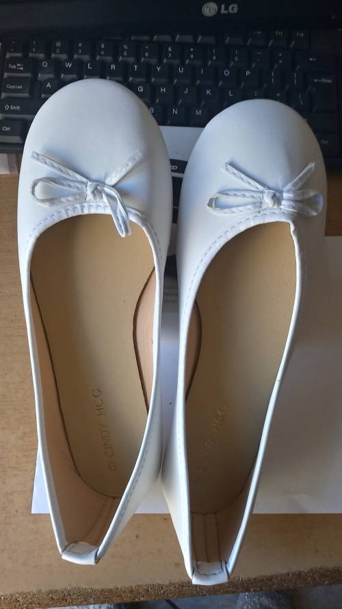 White Woman Pumps Size 6