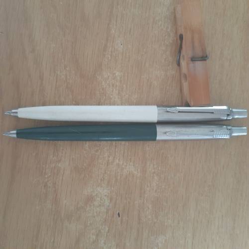 2 x parker pens