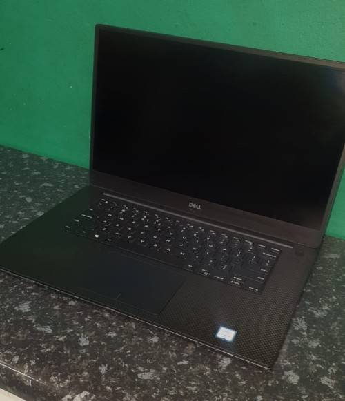 Dell Precision M5530 i7 8850H / 32GB / 512B NVMe SSD / 15` FHD Display - CPO