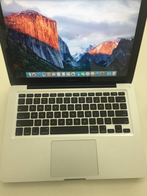 Apple MacBook Pro 13" | 2.7Ghz Core i7 | 4GB | 500GB