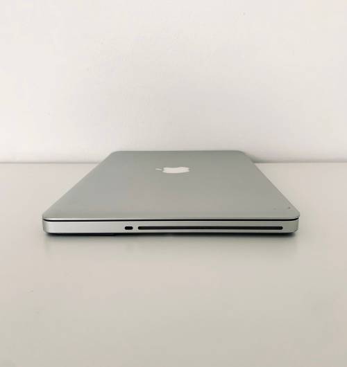 Apple MacBook Pro 13.3-inch | Core i5 2.5GHz | 16GB DDR3 RAM | 250GB SSD | MD101