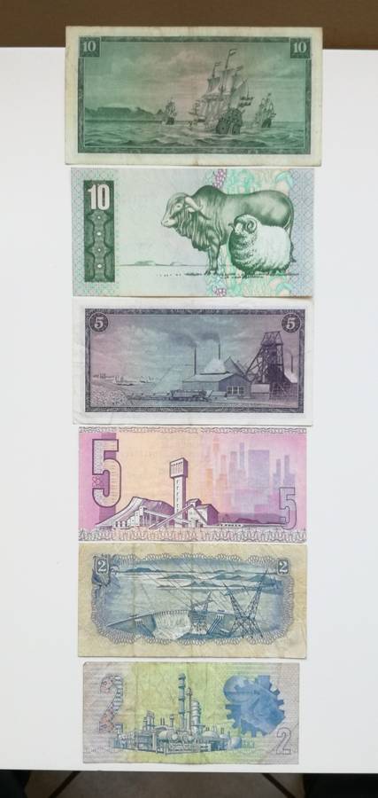 South Africa collection of different R10,5 and R2 bank notes.