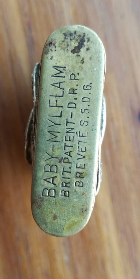 Vintage Antique (.835 Silver casing) Mylflam ladies lighter. Approximately 1940. Maby earlier.