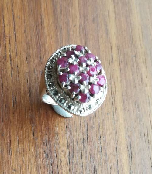 Beautiful sterling silver ladies ring.