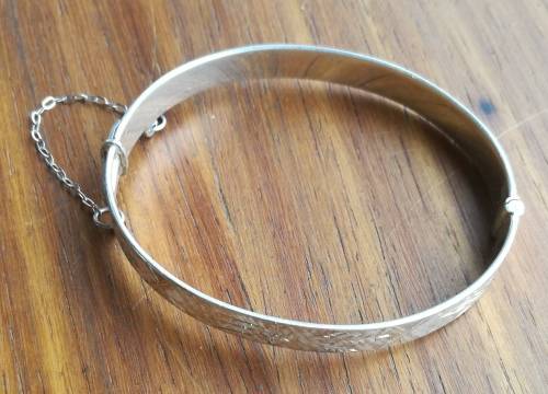 Beautiful sterling silver engraved ladies Bracelet.