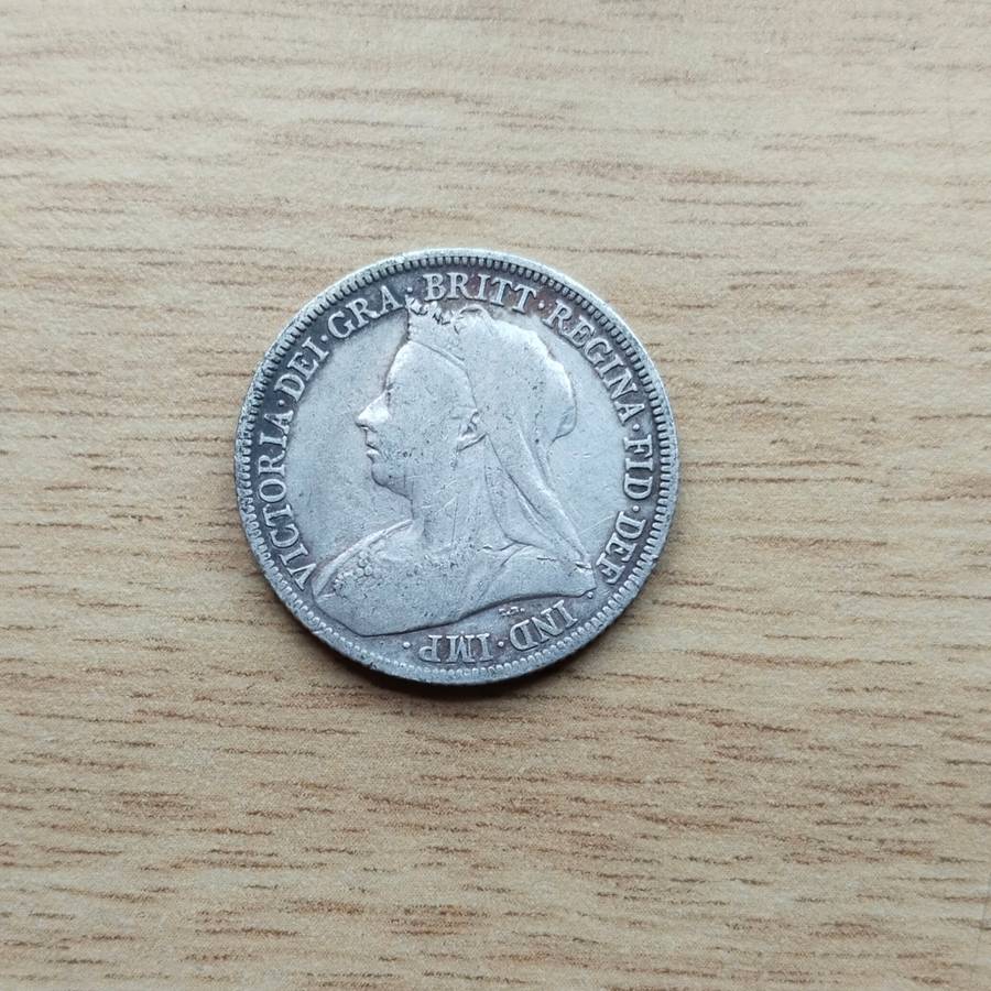 Great Britain Queen Victoria 1900 Silver Shilling.