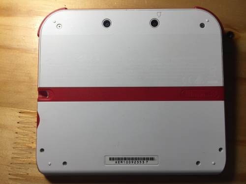 NINTENDO 2DS WITH 5 3DS GAMES AND POUCH
