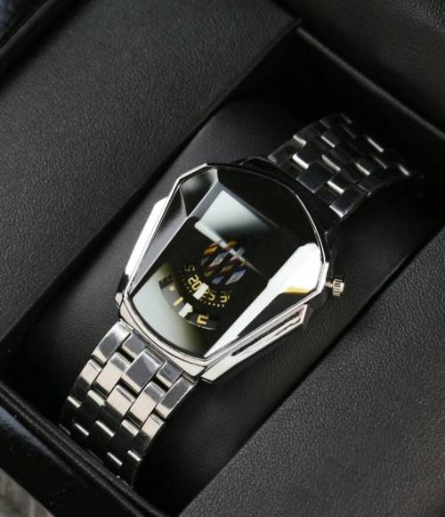STAINLESS STEEL QUARTZ WATCH!!! RETAIL-R499