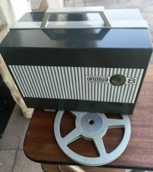 VINTAGE EUMIG  8 Projector  (GD 4COLLECTOR  MAY NEED ATTENTION   )