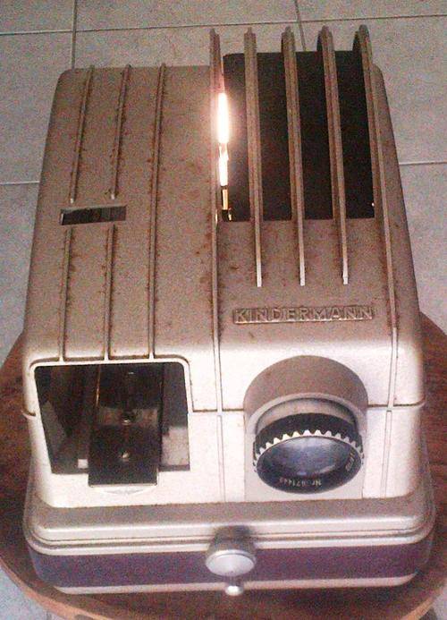 ANTIQUE -VINTAGE KINDERMANN SLIDE PROJECTOR   (nice 4display decor))