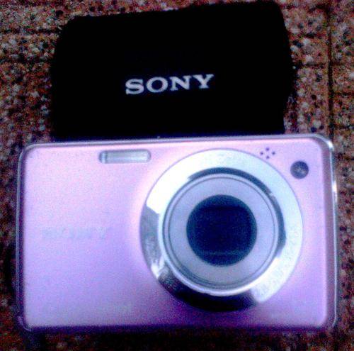 SONY CYBER SHOT N50  12.1 MGS + LOVELY SONY BAG  ( UNTESTED BATTERY FLAT)