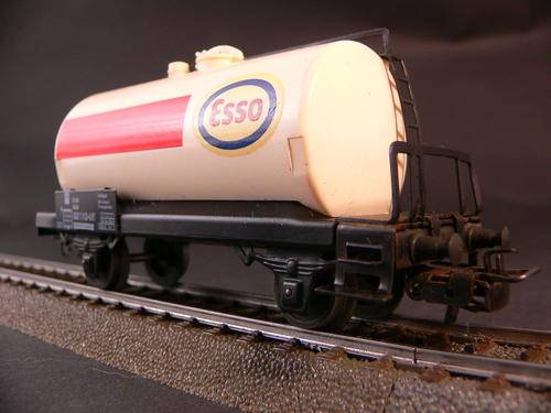 Marklin HO vintage tanker. Esso.