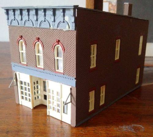 Double Story Shop / Office Building - HO Scale