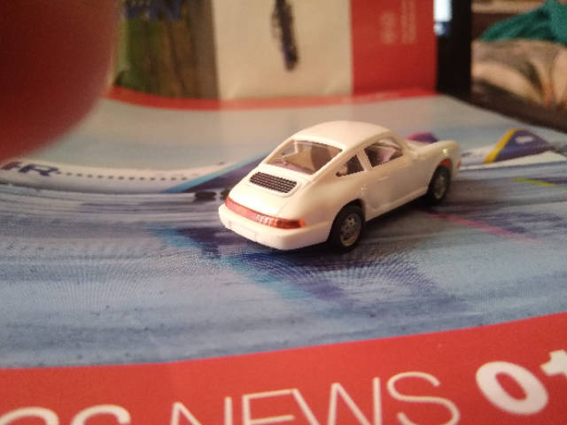 Wiking Porsche Carrera 4 - 1/87 Scale