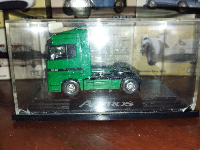 Herpa Mercedes Benz Actros Rig - 1/87 Scale