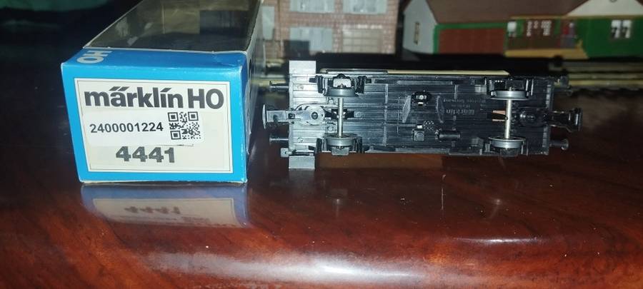 Märklin DB Esso Oil Tanker 4441 - HO AC