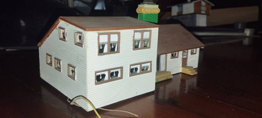 Patal Model House 301 - Already Built with Lighting - HO Scale