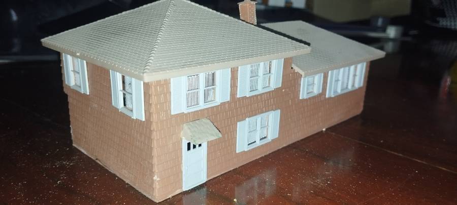 Patal Model House 305 - Already Built with Lighting - HO Scale