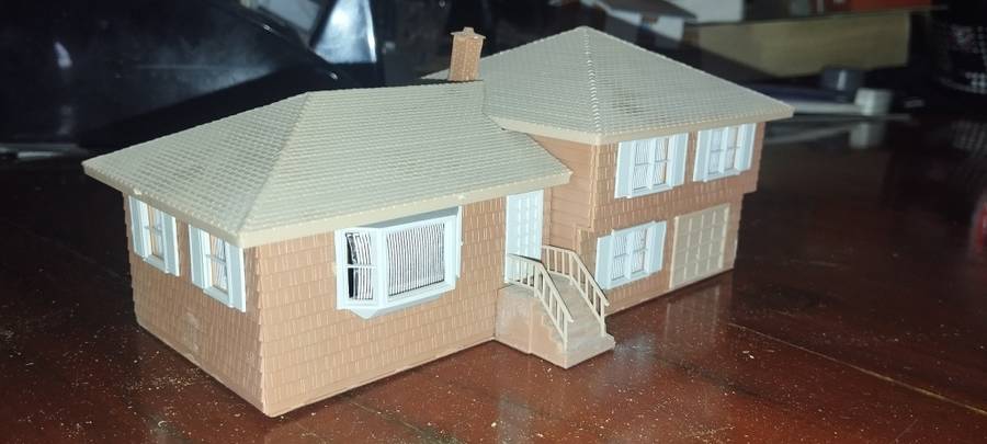 Patal Model House 305 - Already Built with Lighting - HO Scale