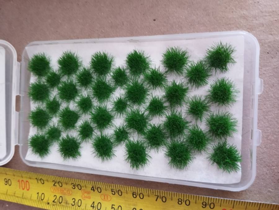39 x Summer Grass Tufts for Scenery - HO Scale