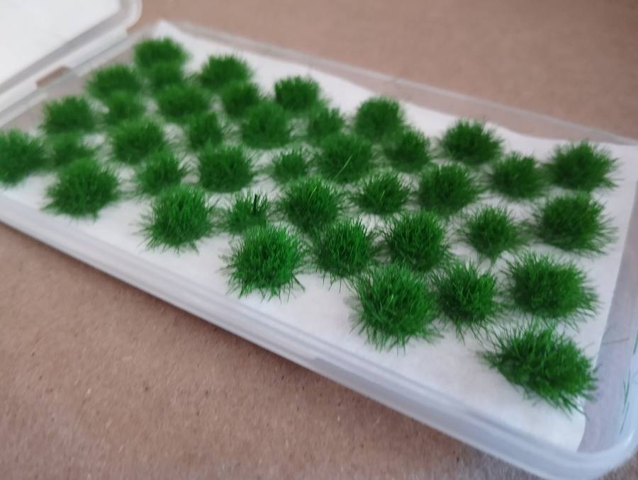 39 x Summer Grass Tufts for Scenery - HO Scale