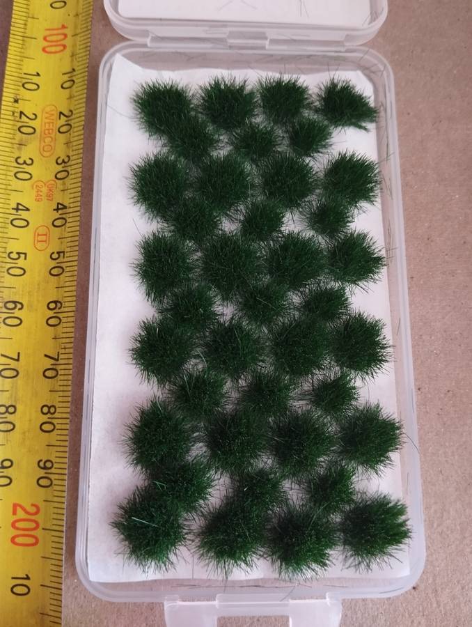 39 x Dark Green Grass Tufts for Scenery - HO Scale