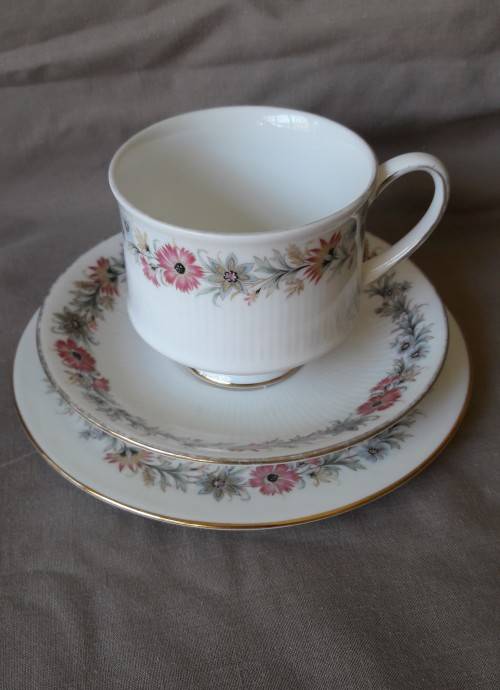 Paragon Belinda Trio (c)