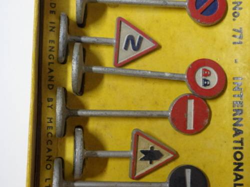 Dinky 771 International Road signs