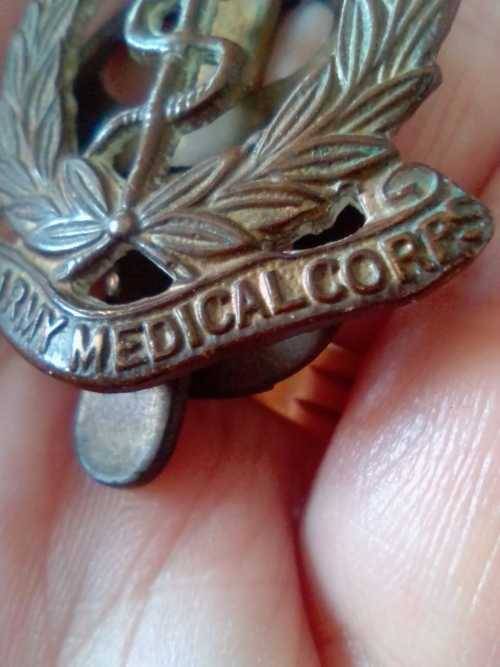 ROYAL ARMY MEDICAL CORPS CAP BADGE