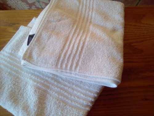BATH TOWELS WHITE - Bid per towel