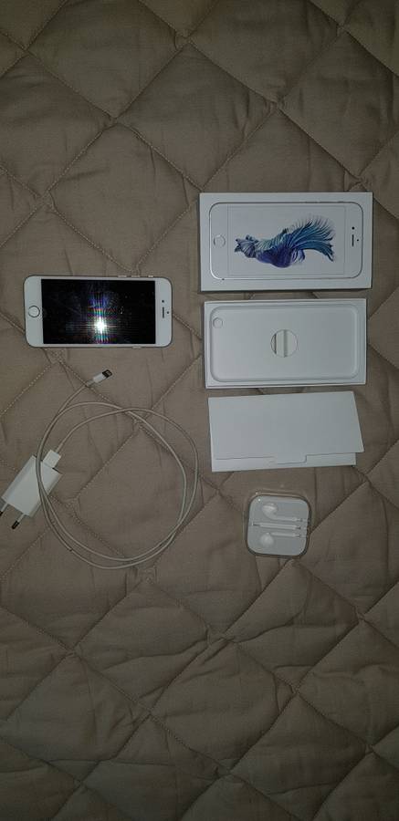 Iphone 6S + Skullcandy Jamaica earphones + Wifi Rooter