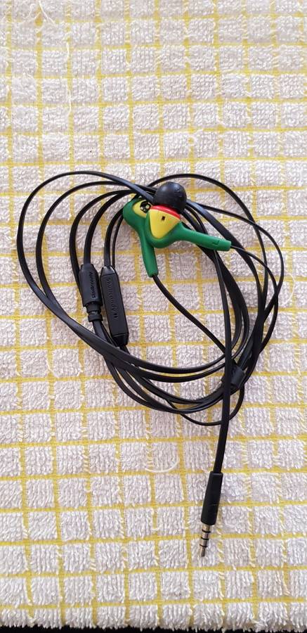 Iphone 6S + Skullcandy Jamaica earphones + Wifi Rooter