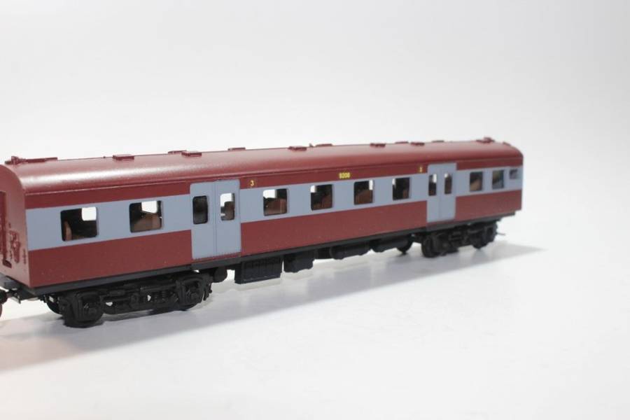 SARM :) South African Suburban 3rd Class Passenger Coach (Lima Couplers)