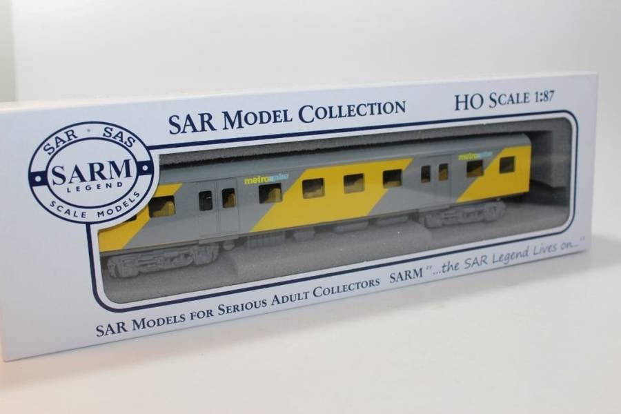 SARM :) South African Metro Plus 1st Class Passenger Coach (Kadee Couplers)