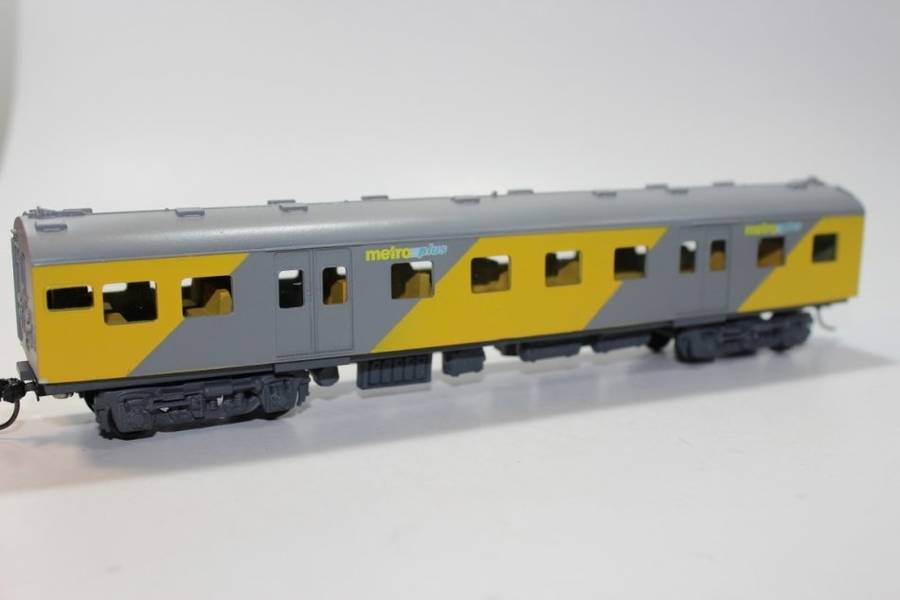 SARM :) South African Metro Plus 1st Class Passenger Coach (Kadee Couplers)