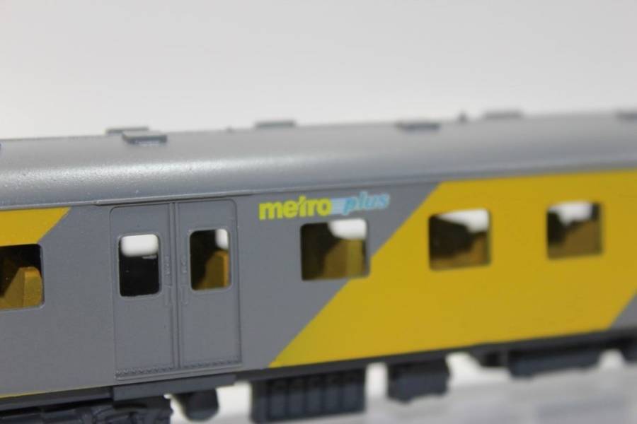 SARM :) South African Metro Plus 1st Class Passenger Coach (Kadee Couplers)