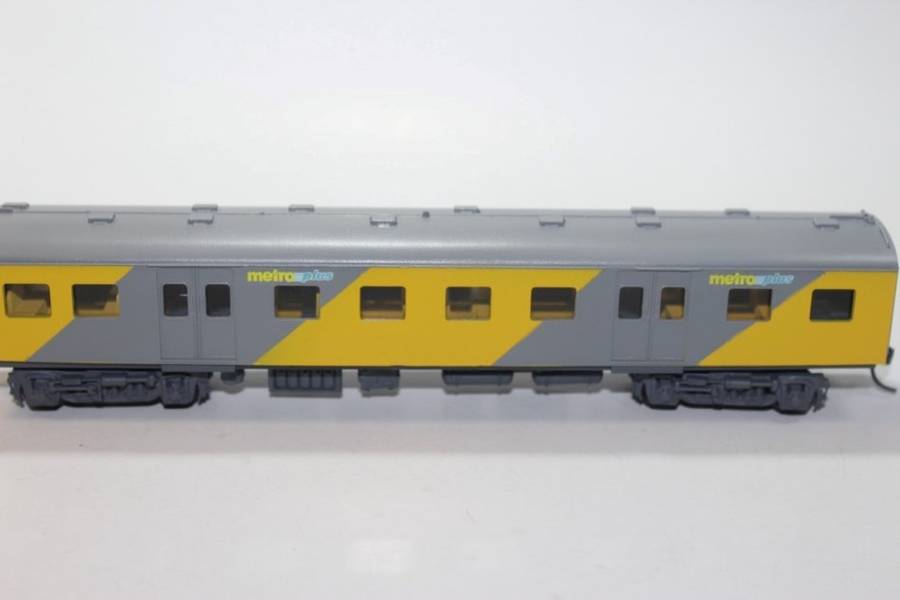 SARM :) South African Metro Plus 1st Class Passenger Coach (Kadee Couplers)